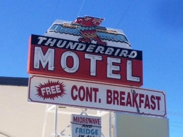Thunderbird Motel Бишъп Екстериор снимка