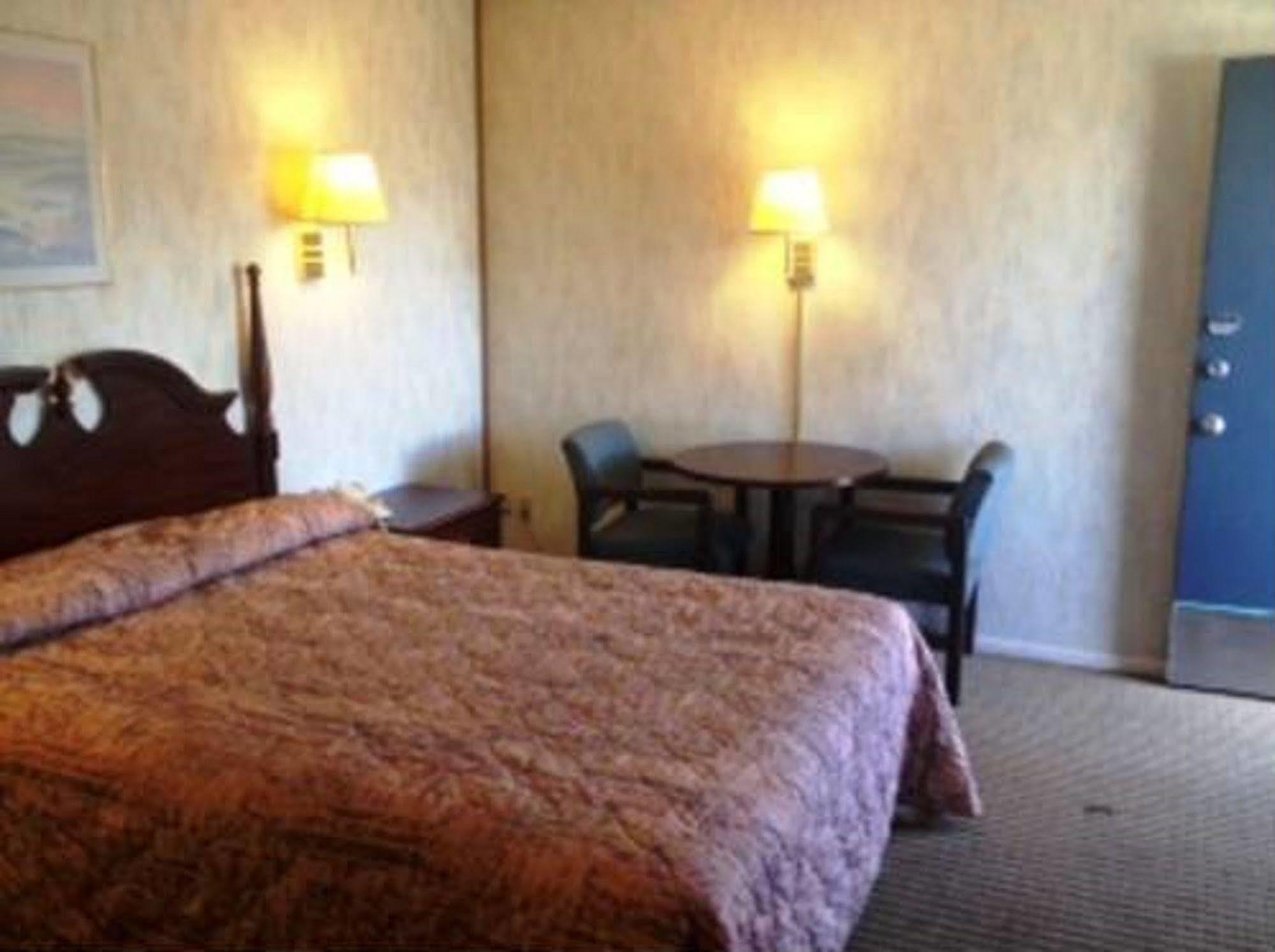 Thunderbird Motel Бишъп Екстериор снимка