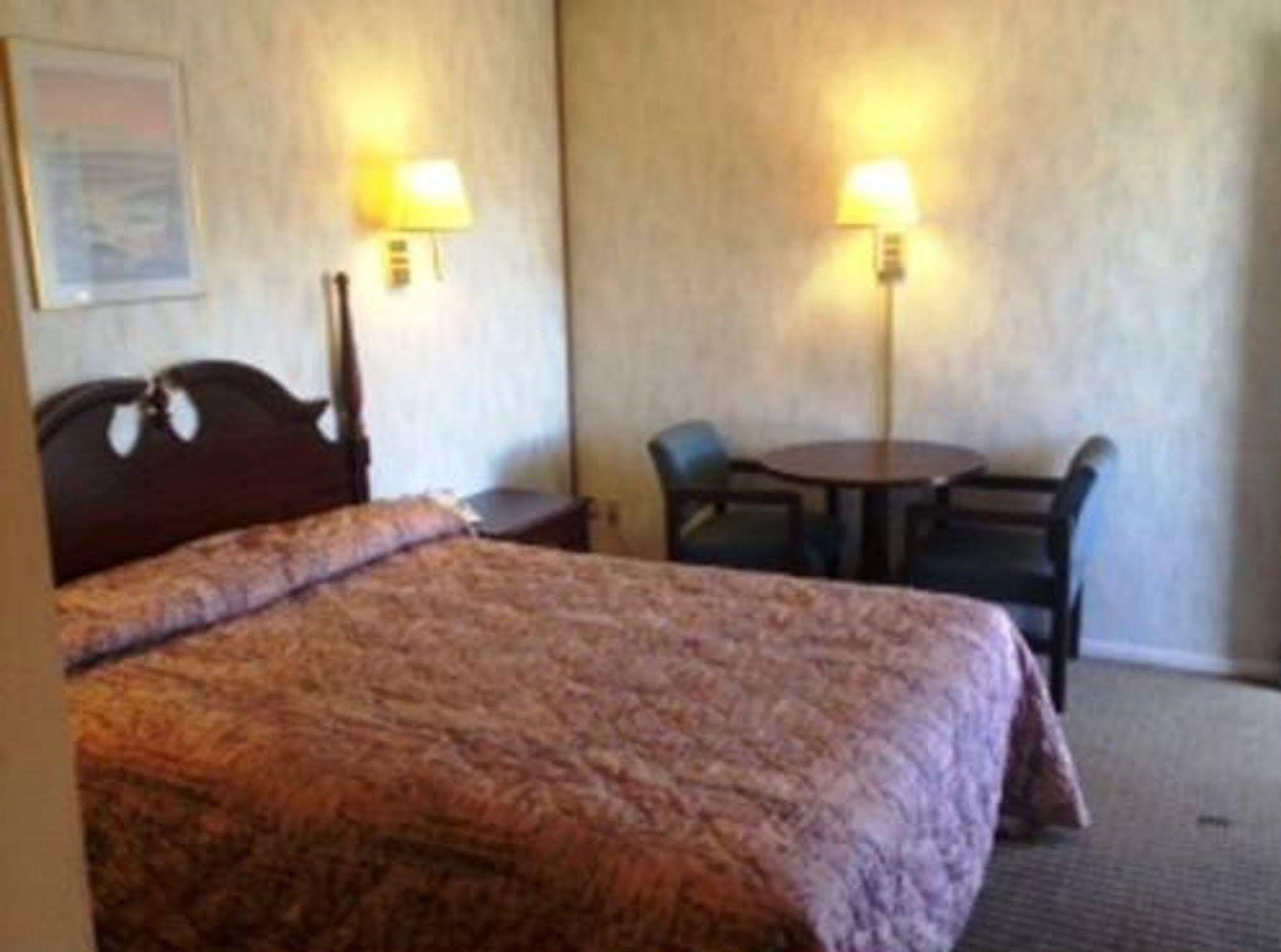 Thunderbird Motel Бишъп Екстериор снимка